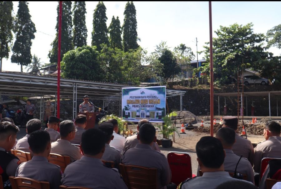 Pembangunan Masjid Polres Tanah Datar, Kapolres, PJU & Personil Lakukan Peletetakan Batu Pertama
