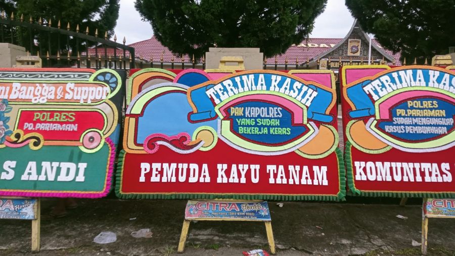 Pembunuh Nia Kurnia Sari Tertangkap, Karangan Bunga Berjejer di Mako Polres Padang pariaman