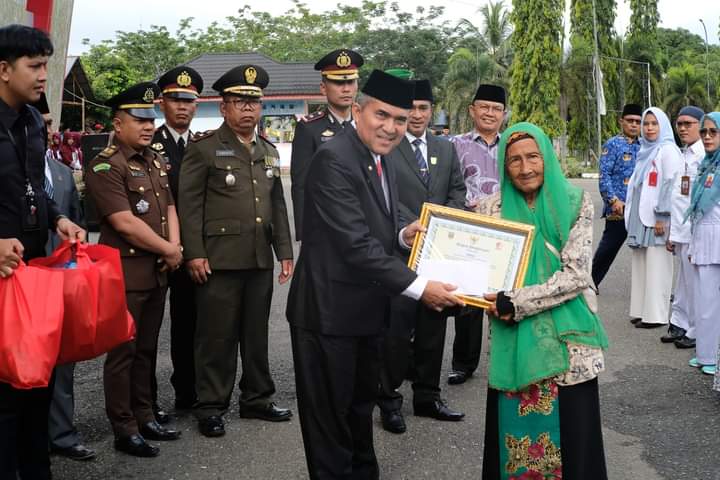 Pemkab Dharmasraya Gelar Upacara Hari Pahlawan dan Hari Kesehatan Nasional