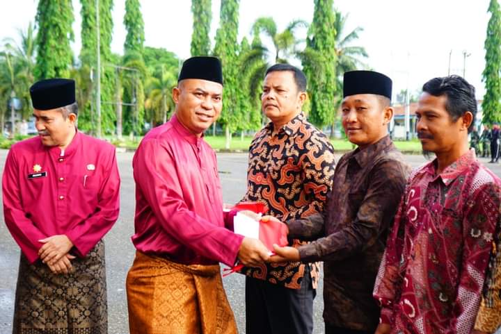 Pemkab Dharmasraya Gelar Upacara Peringati Hari Lahir Pancasila di Halaman Kantor Bupati 