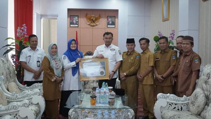 Pemkab Dharmasraya Terima Penghargaan dari BPJS 