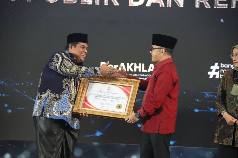 Pemkab Padang Pariaman Terima Tiga Penghargaan Dari KemenPAN RB