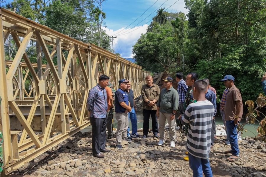 Pemkab Pasaman Percepat Pemulihan Akses, Bupati Tinjau Pemasangan Jembatan Bailey di Sungai Lasi