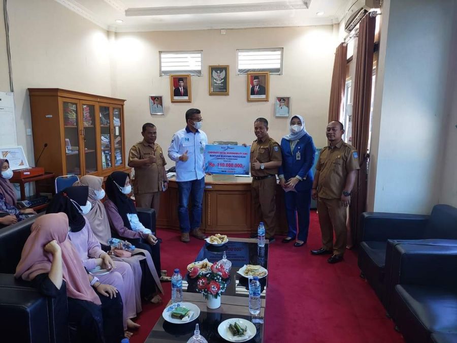 Pemkab Pasbar Terima Dana CSR Pendidikan Rp110 juta dari Bank Nagari