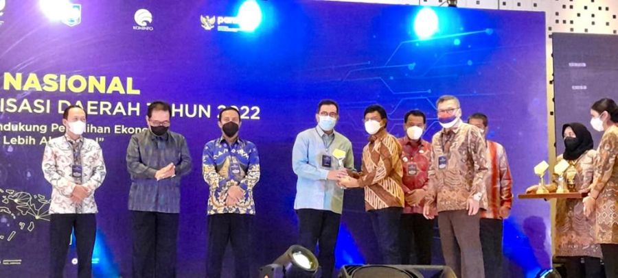 Pemkab Sijunjung Raih Penghargaan Kab/Kota Terbaik TP2DD Wilayah Sumatera