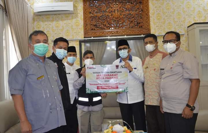 Pemko dan Warga Padang Salurkan Donasi Bangun Masjid di Sulbar