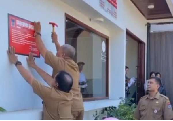 Pemko Padang Segel Kafe Usai Keluhan Warga soal Dinding Rumah Dipakai Tanpa Izin