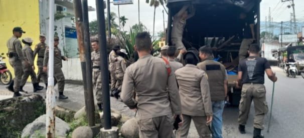 Pemko Padang Tegas Tertibkan Bangunan yang Berdiri di Fasilitas Umum