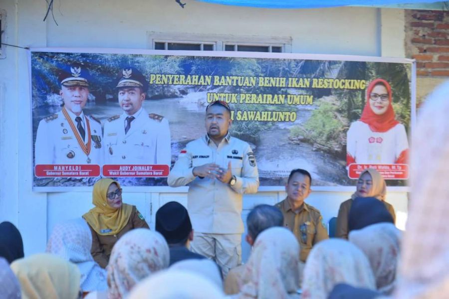 Pemko Sawahlunto Dampingi Wagub Salurkan Bantuan Benih Ikan Restocking untuk Perairan Umum Desa