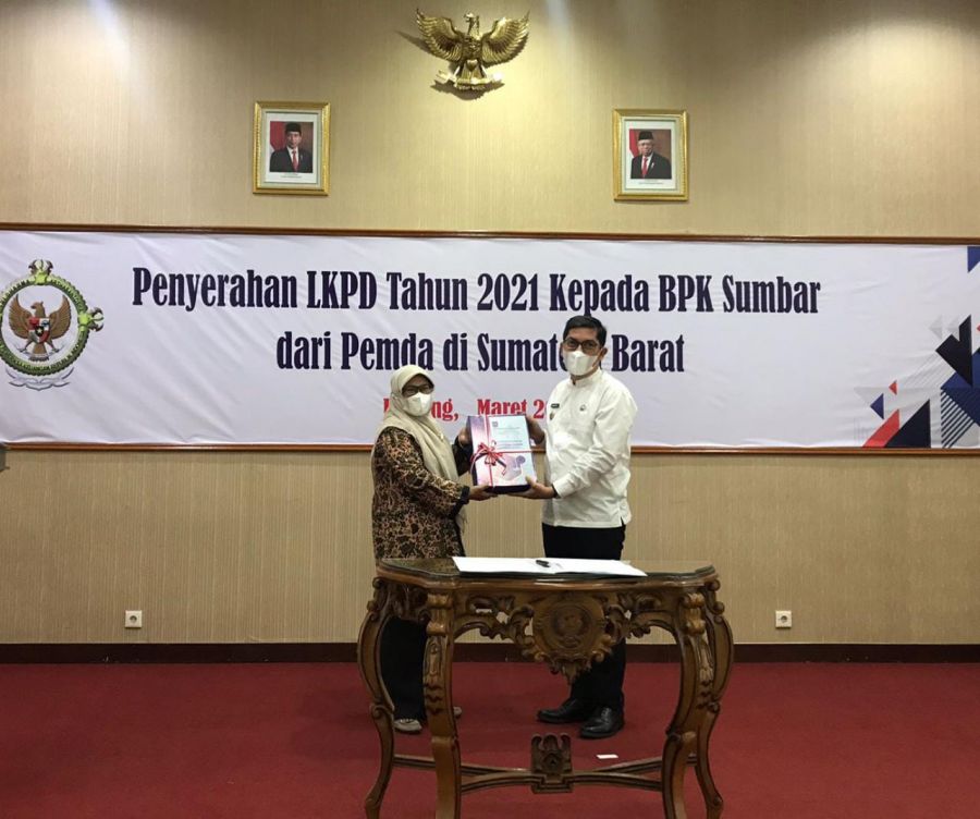 Pemko Sawahlunto Serahkan LKPD 2021 Pada BPK
