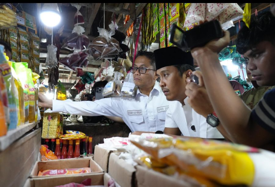 Pemprov Sumbar Pastikan Keamanan Takjil Melalui Pemeriksaan Langsung di Pasar Banda Buek