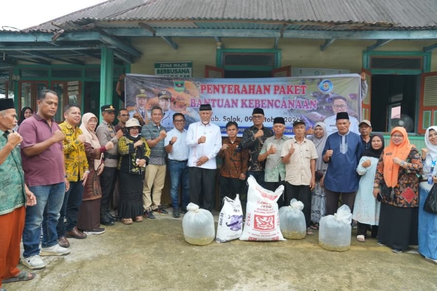 Pemprov Sumbar Salurkan 52 Ribu Bibit Ikan untuk Pembudidaya Terdampak Bencana di Solok