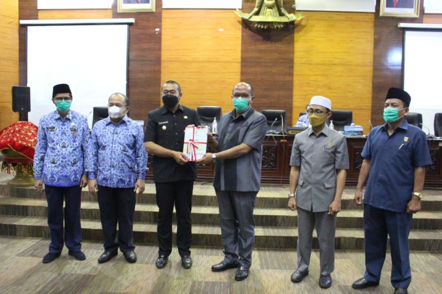 Pemprov Sumbar Sampaikan Nota Ranperda APBD P 2021, Defisit Rp28 miliar