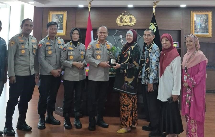 Penanaman Pohon IMLF-4, Kapolda Sumbar Sumbangkan 1.000 Bibit Pohon