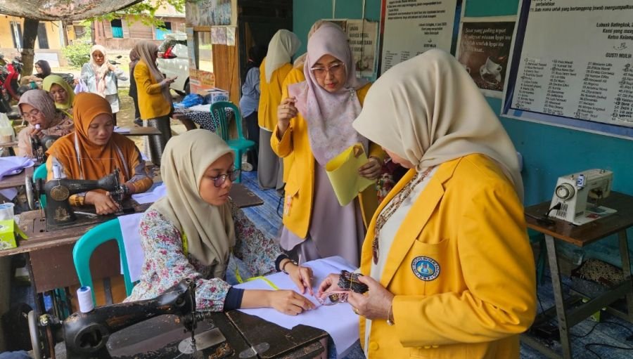 Pengabdian Berdampak, UNP Cetak Calon Wirausaha Konveksi di Lubuak Batingkok