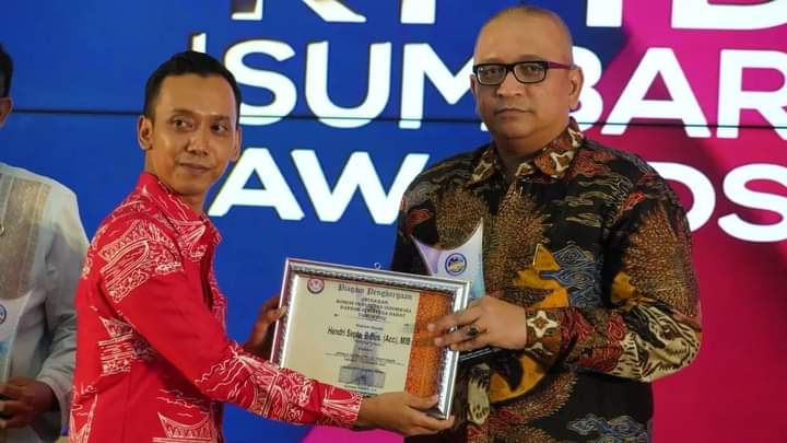 Penghargaan KPID Sumbar, Wako Hendri Septa Dinobatkan Sebagai Kepala Daerah Peduli Penyiaran 2022