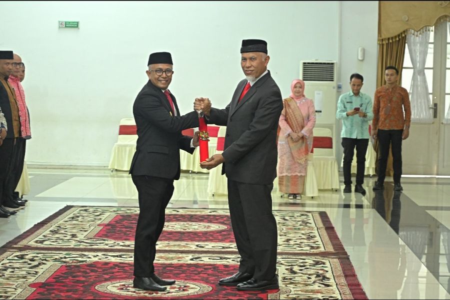 Pengukuhan Pjs Bupati Pasaman Edi Dharma Sy Gubernur Mahyeldi : Pastikan Pilkada Ulang berjalan Baik