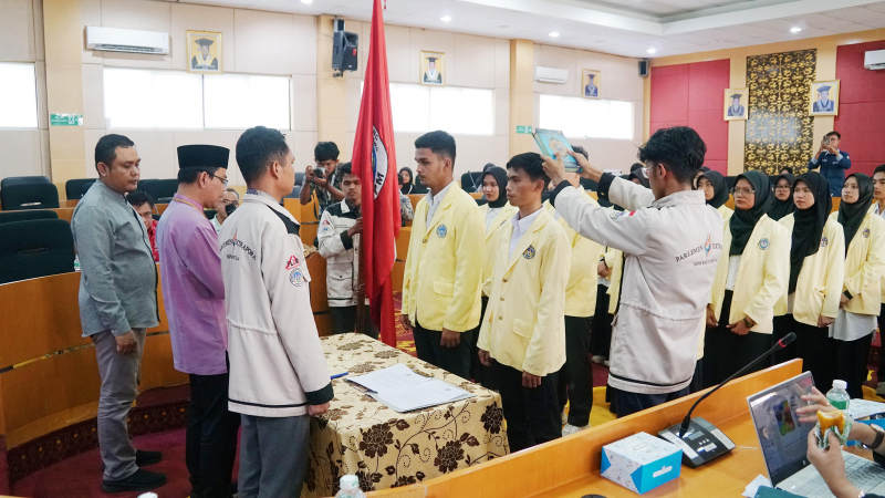 Pengurus MPM KM UNP 2024/2025 Dilantik, Rektor Pesan Pentingnya Keseimbangan Akademik & Organisasi