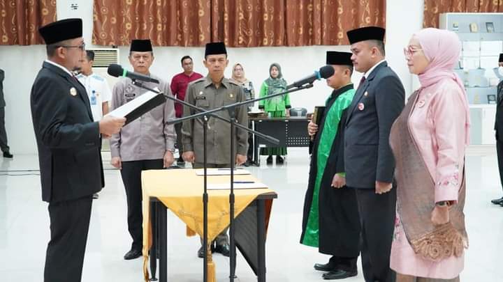 Penyegaran Birokrasi dan Tingkatkan Kinerja, Wako Hendri Septa Lantik 8 Pejabat Eselon II
