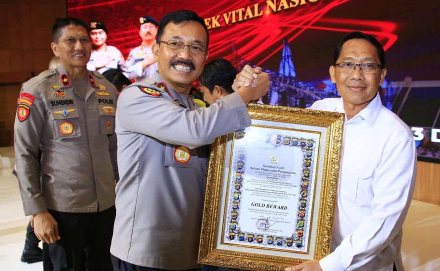 Penyerahan Sertifikat Audit Sistem Manajemen Pengamanan Obvitnas: 15 Perusahaan Raih Gold Reward