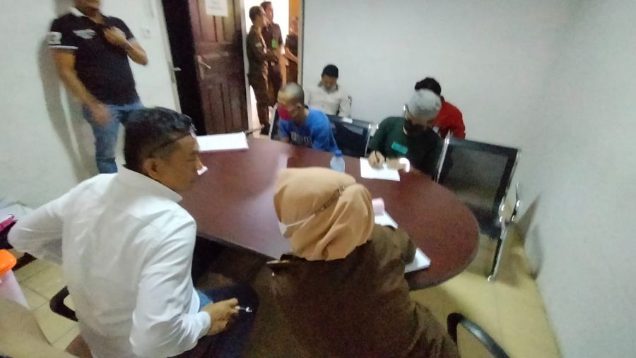 Penyidik Polresta Padang Serahkan Tersangka Cabul