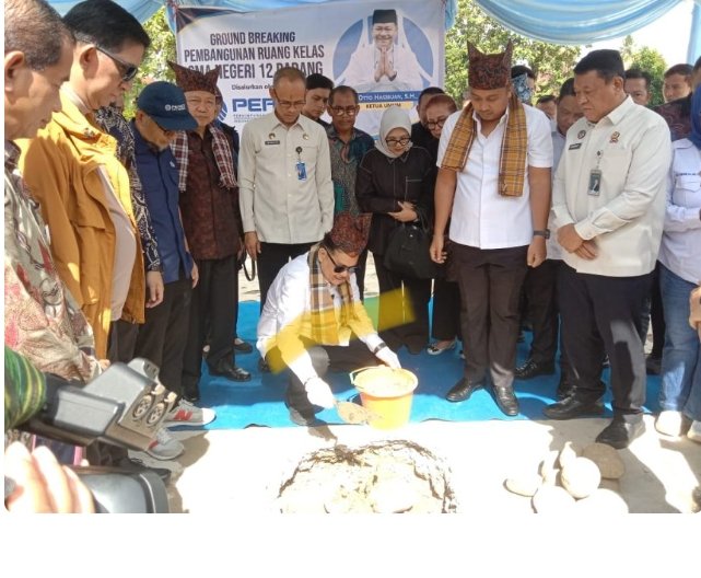 Peradi Bangun 3 Ruang Kelas SMAN 12 Padang, Otto Hasibuan Letakkan Batu Pertama