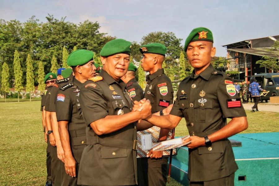 Peringati HJK Prajurit TNI AD dan Korem 032/Wirabraja Adakan Upacara 