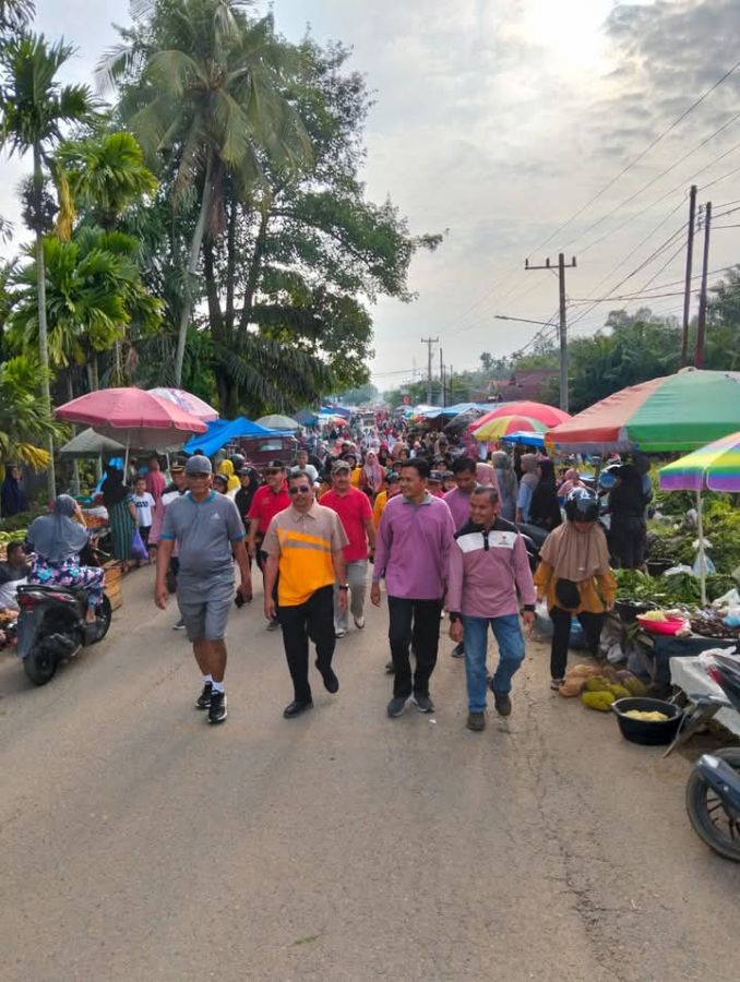 Peringati HUT Nagari Sungai Duo, DPRD Kabupaten Dharmasraya Ikuti Jalan Santai Bersama Masyarakat