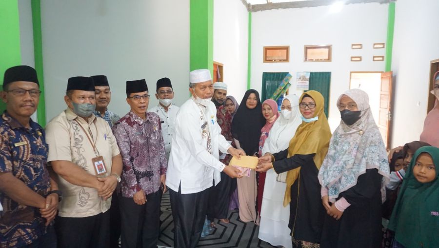 Peringati HUT Pasbar ke 18, Bupati Hamsuardi Anjangsana ke Panti Asuhan dan Pondok Pesantren