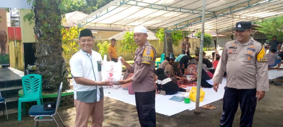 Peringati Idul Adha dan Hari Bhayangkara ke-77, Polres Pasbar Sebar 700 Paket Daging Hewan Kurban