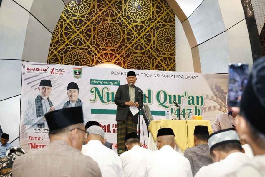 Peringati Nuzulul Qur’an di Masjid Raya Sumbar, Mahyeldi Ajak Masyarakat Membumikan Nilai Al-Qur'an