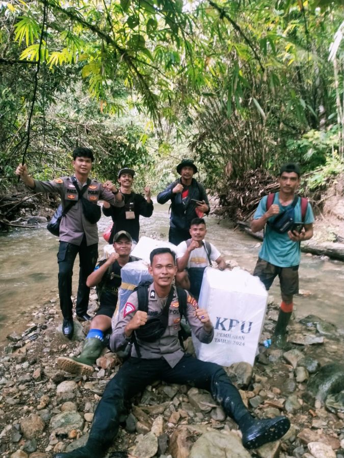 Perjalanan ke Lokasi TPS di Desa Bojakan: Upaya Optimalisasi Pengamanan oleh Polres Kep. Mentawai