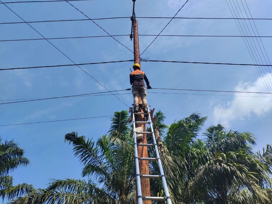 Perkuat Infrastruktur Internet, PLN Icon Plus Lakukan Pemeliharaan Kabel FO di Kab. Indragiri Hilir