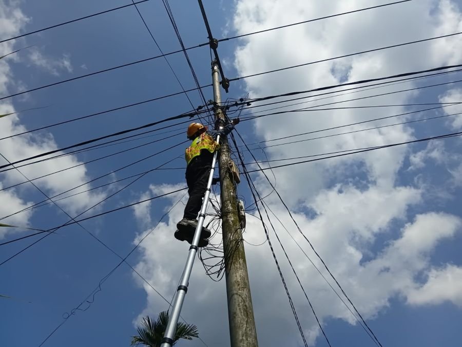 Perkuat Infrastruktur Telekomunikasi, PLN Icon Plus Lakukan Pemeliharaan Fiber Optik di Dumai