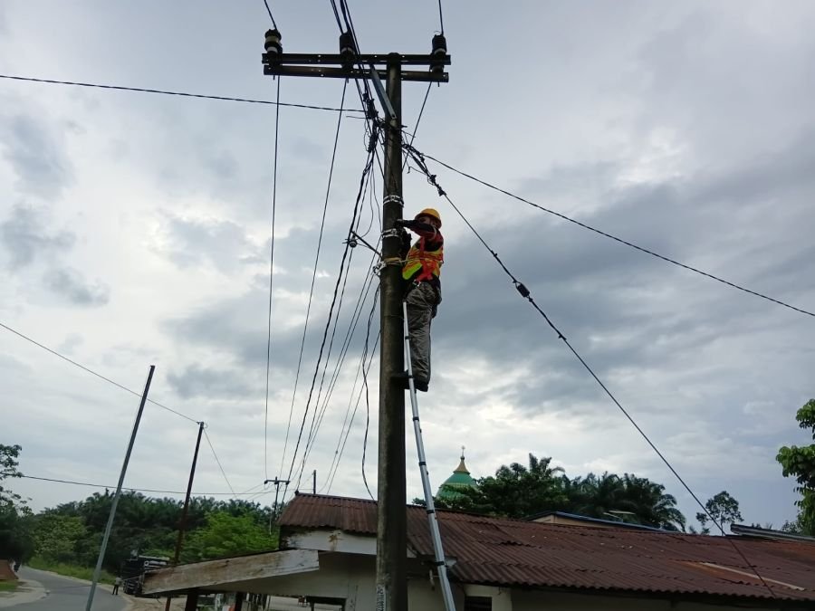 Perkuat Layanan Internet, PLN Icon Plus Lakukan Pemeliharaan Jaringan Fiber Optik di Kampar