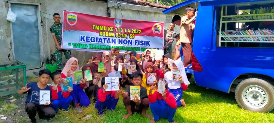 Perpustakaan Keliling Menjadi Warna Baru di Lokasi TMMD Ke 113 Kodim 0310/SS