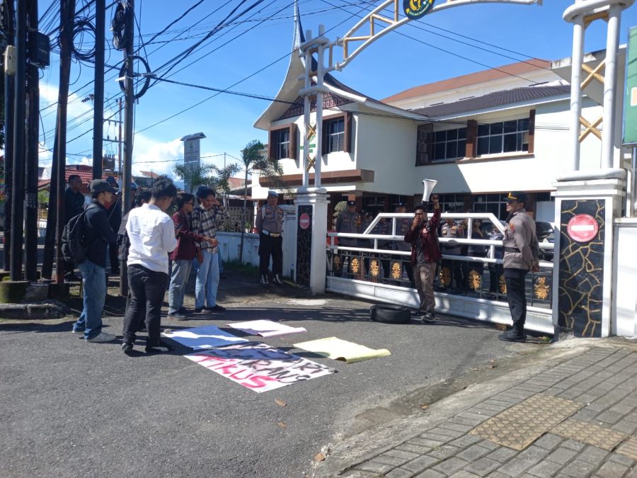 Pertanyakan Dugaan Korupsi Mahasiswa UIN IB Serang Kejari Padang
