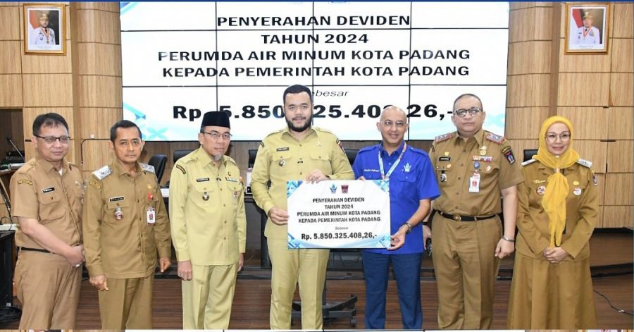 Perumda Air Minum Kota Padang Serahkan Dividen Rp5,8 Miliar ke Pemko Padang