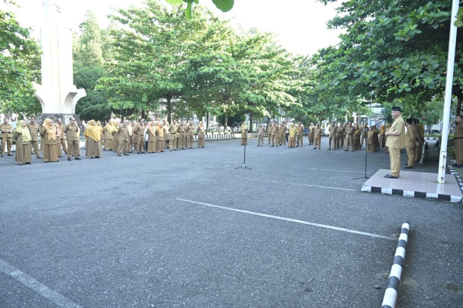 Pimpin Apel di Dinas Pendidikan, Mahyeldi Minta Insan Disdik Tingkatkan Kinerja demi Pacu IPM Sumbar