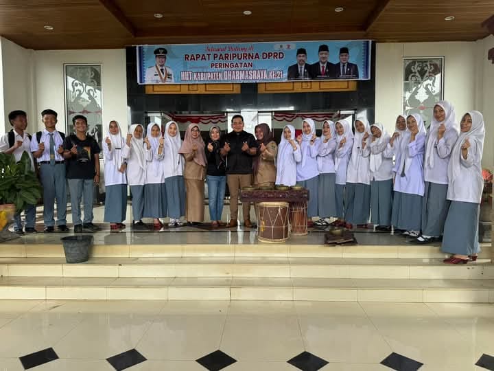 Pimpinan DPRD Dharmasraya Sambut Siswa SMAN 1 Pulau Punjung 