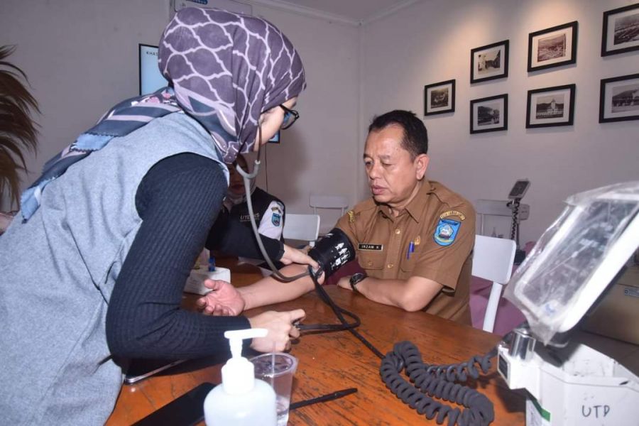 Pj Sekda Sawahlunto Apresiasi Kegiatan Donor Darah HUT Hotel Khas Ombilin