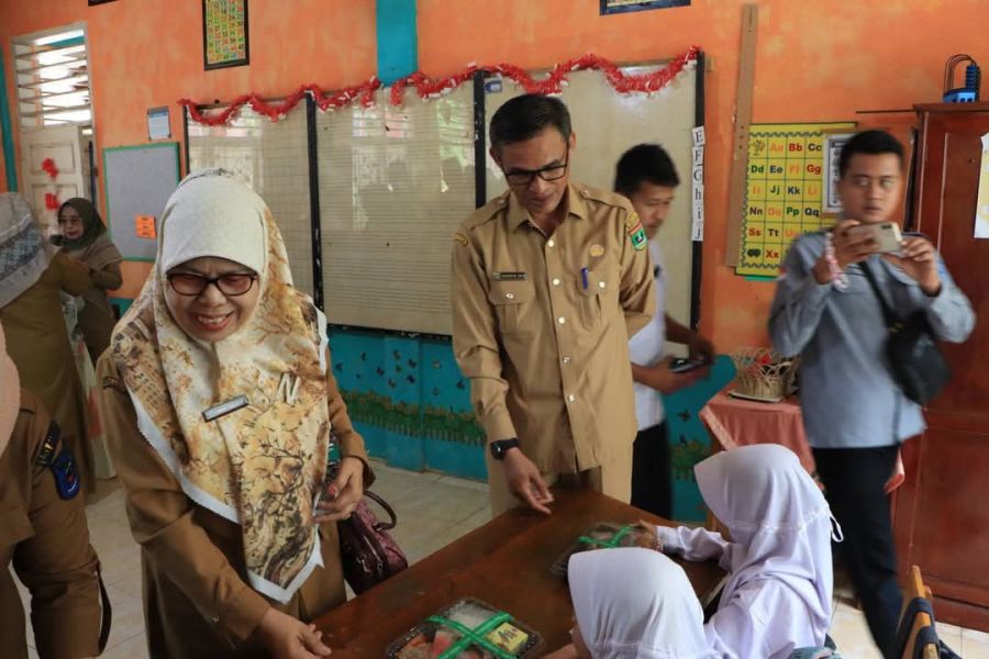 Pj Sekda Sawahlunto Tinjau Pelaksanaan Program Uji Coba Makan Bergizi Gratis