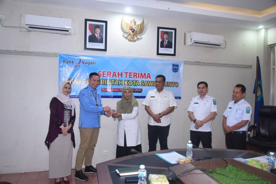Pj Wako Fauzan Hasan Hadiri Penyerahan KKPD dari Bank Nagari & Bank Mandiri