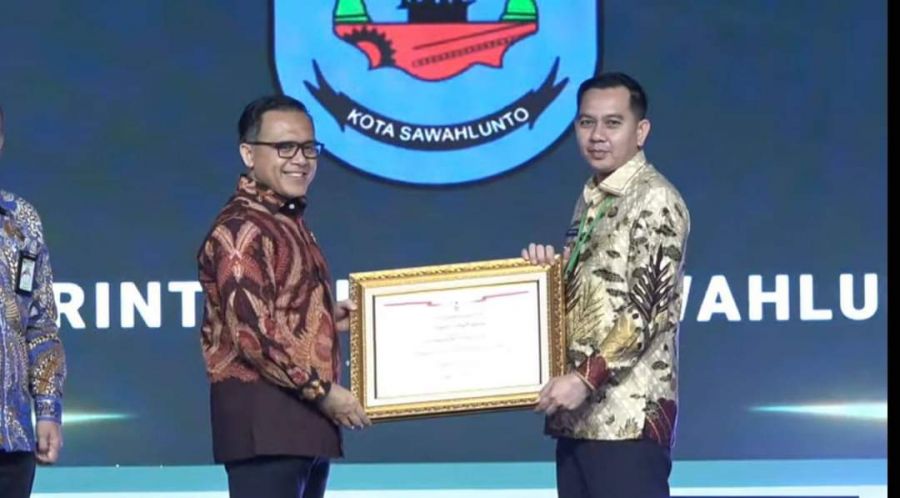 Pj Wako Fauzan Hasan Terima Penghargaan dari Kementerian PAN-RB