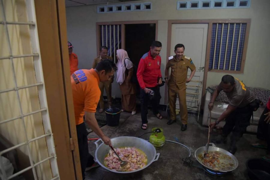 Pj Wako Fauzan Hasan Tinjau Dapur Umum Penanganan Bencana Banjir & Tanah Longsor Silungkang
