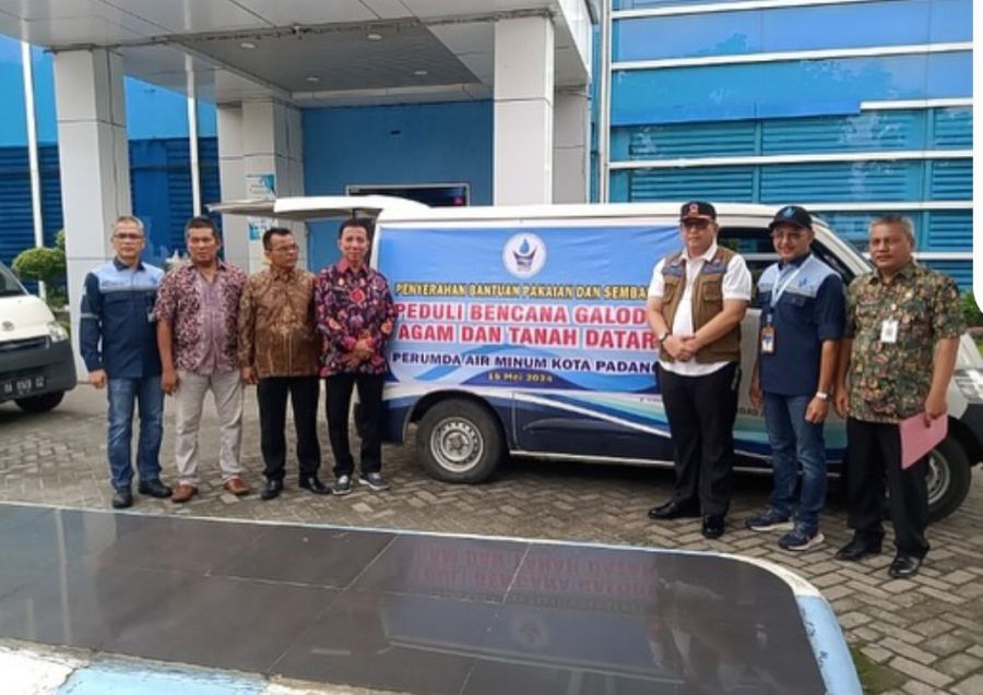 Pj Wako Padang Lepas Bantuan Perumda AM Kota Padang untuk Korban Banjir Bandang dan Lahar Dingin