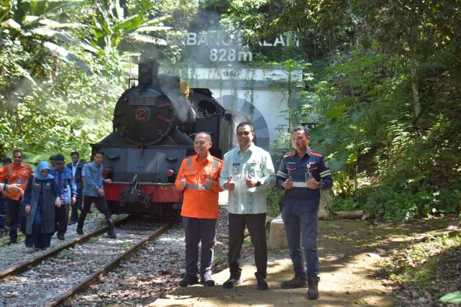 Pj Wako Sawahlunto Zefnihan Tinjau dan Naiki Kereta Api Wisata Mak Itam