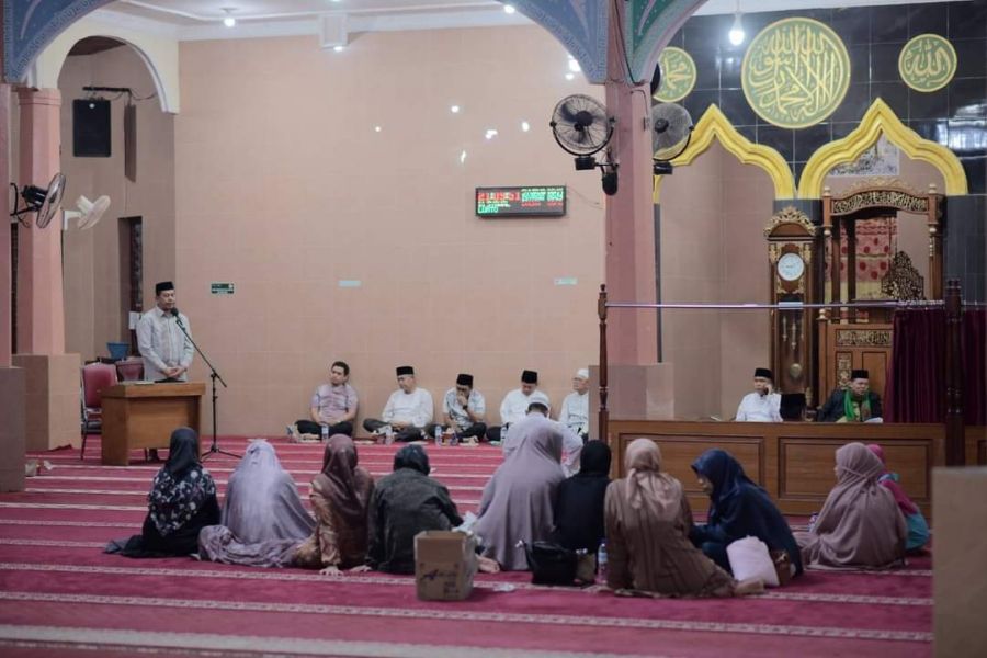 Pj Wako Zefnihan Ikuti Takbiran Idul Fitri 1445 H di Masjid Agung Nurul Islam