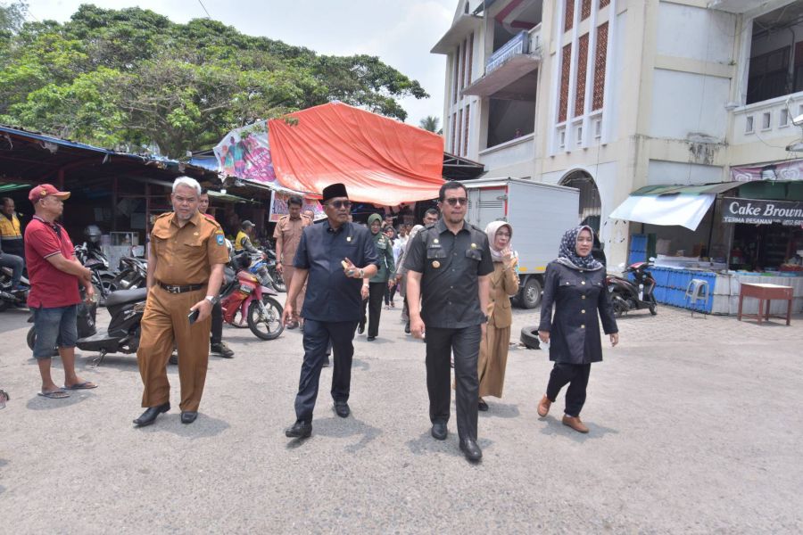 Pj Wako Zefnihan Bersama Pimpinan DPRD Tinjau Pasar Sawahlunto dan Kawasan Silo