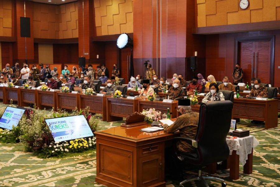 Pleno Kedua KNEKS, Gubernur Tegaskan Komitmen Sumbar Sebagai Pemimpin Ekonomi Syariah di Indonesia
